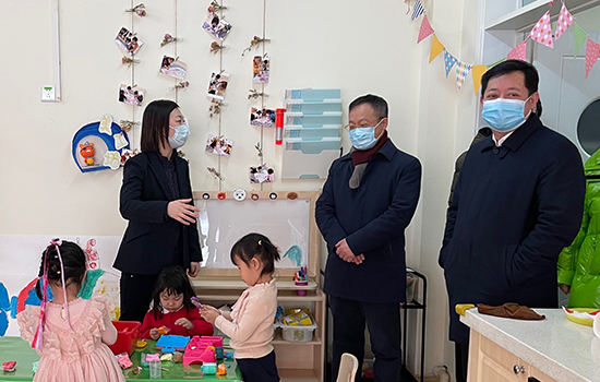 “疫”散花来，，，，，，任重致远！——幼教板块复学第一天集团领导莅临指导